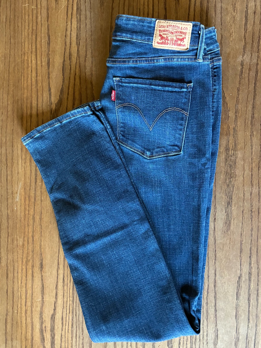 Levi Strauss & Co Women’s Size 12; Medium Wash; Mid Rise Skinny Jeans